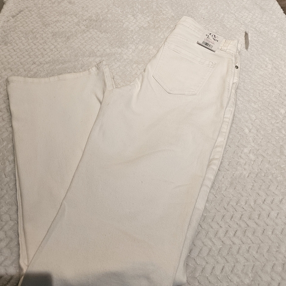 Women's White‎ Jeans - Picture 3 of 8